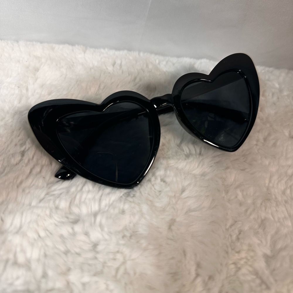 Heart Love Fashion Women's Gift Sunglasses 😎 - Picture 3 of 8